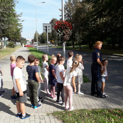 Spotkanie pierwszoklasistów Szkoły Podstawowej nr 5 w Andrychowie  z przedstawicielem Straży Miejskiej